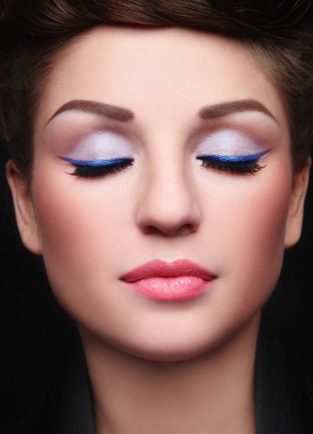 Color eyeliner. Макияж. Красивый макияж. Шикарный макияж. Макияж с голубыми тенями.