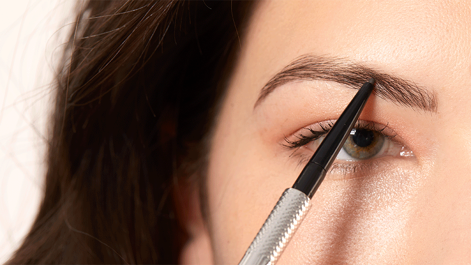 Как правильно красить брови восковым карандашом