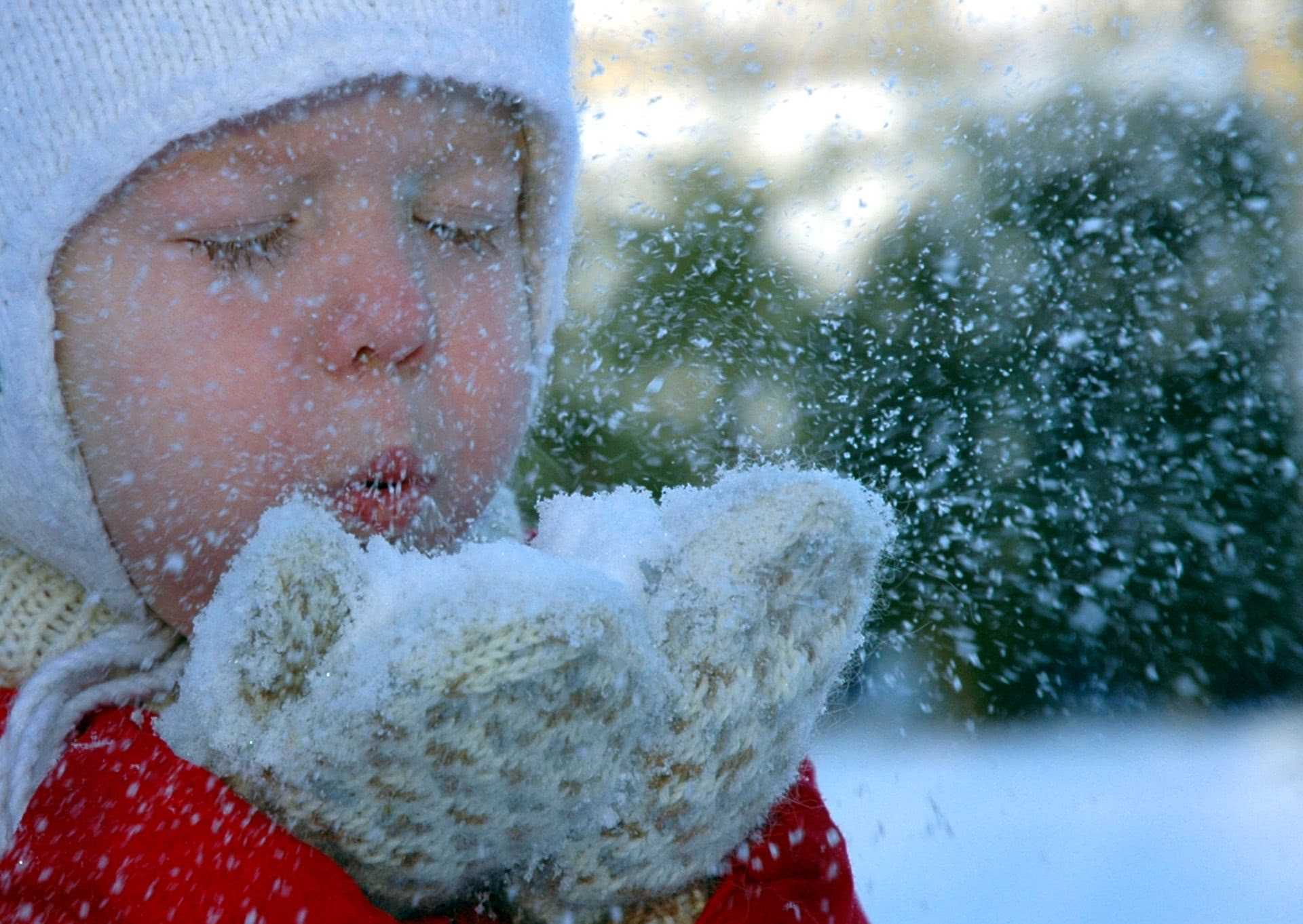 В сугробе тепло впр 5. Дети зимой. Дети в снегу. Зима пришла.