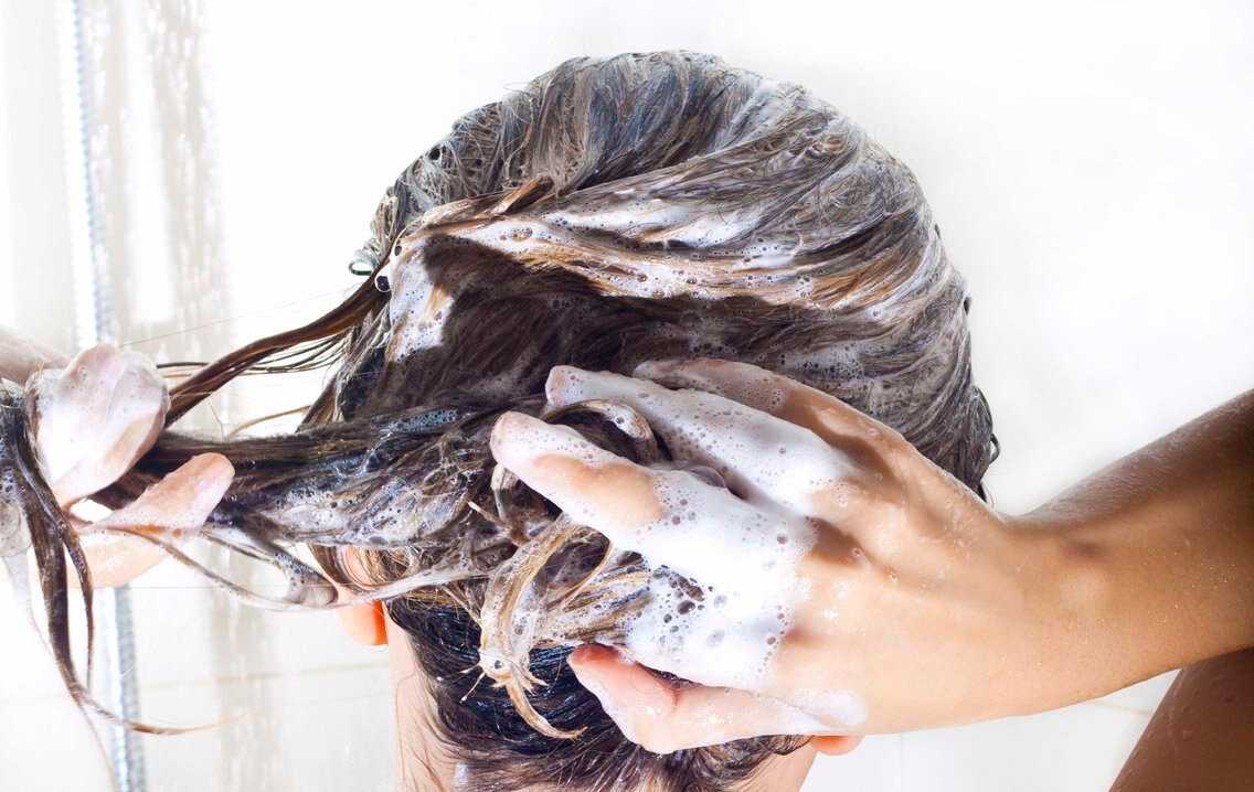 Что сделать, чтобы волосы оставались дольше чистыми: реже мыть и другие советы