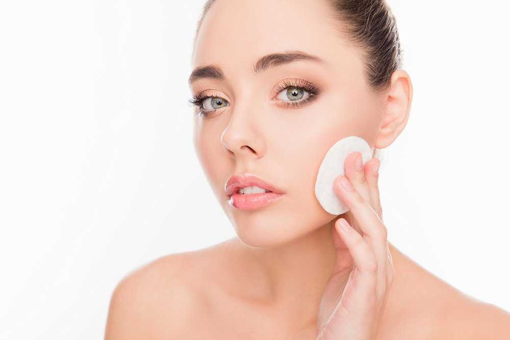 Как смывать макияж правильно: советы и правила снятия косметики с лица