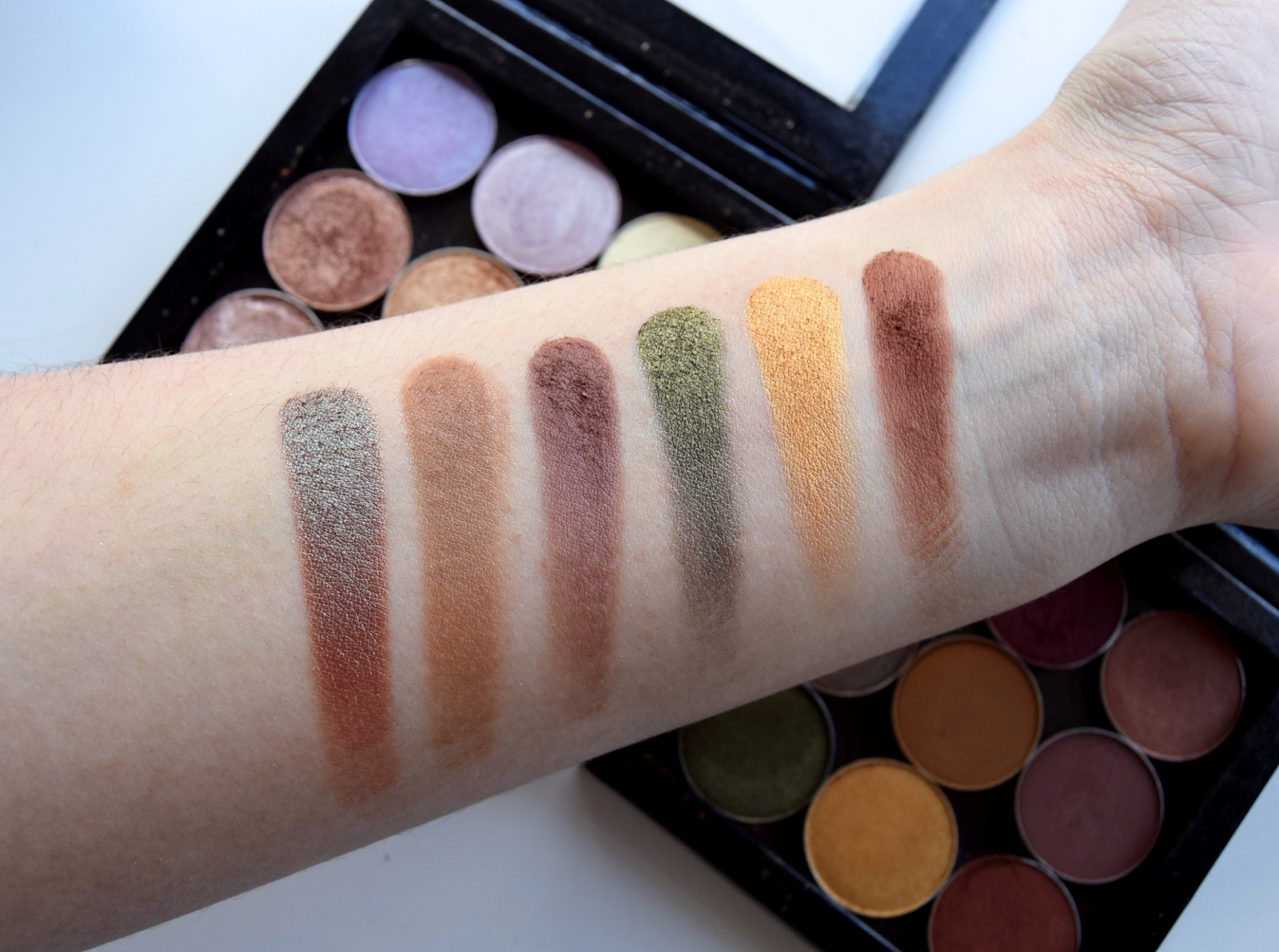 Makeup geek power pigments vs viseart editorial brights palette