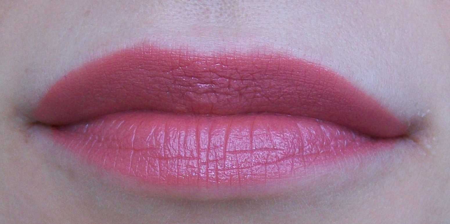 Этой весной у Maybelline появилась новая помада Шепот цвета в гамме Color Sensational - сияющая, мягко-бальзамная, как с яркими, так и с нежными оттенками я
